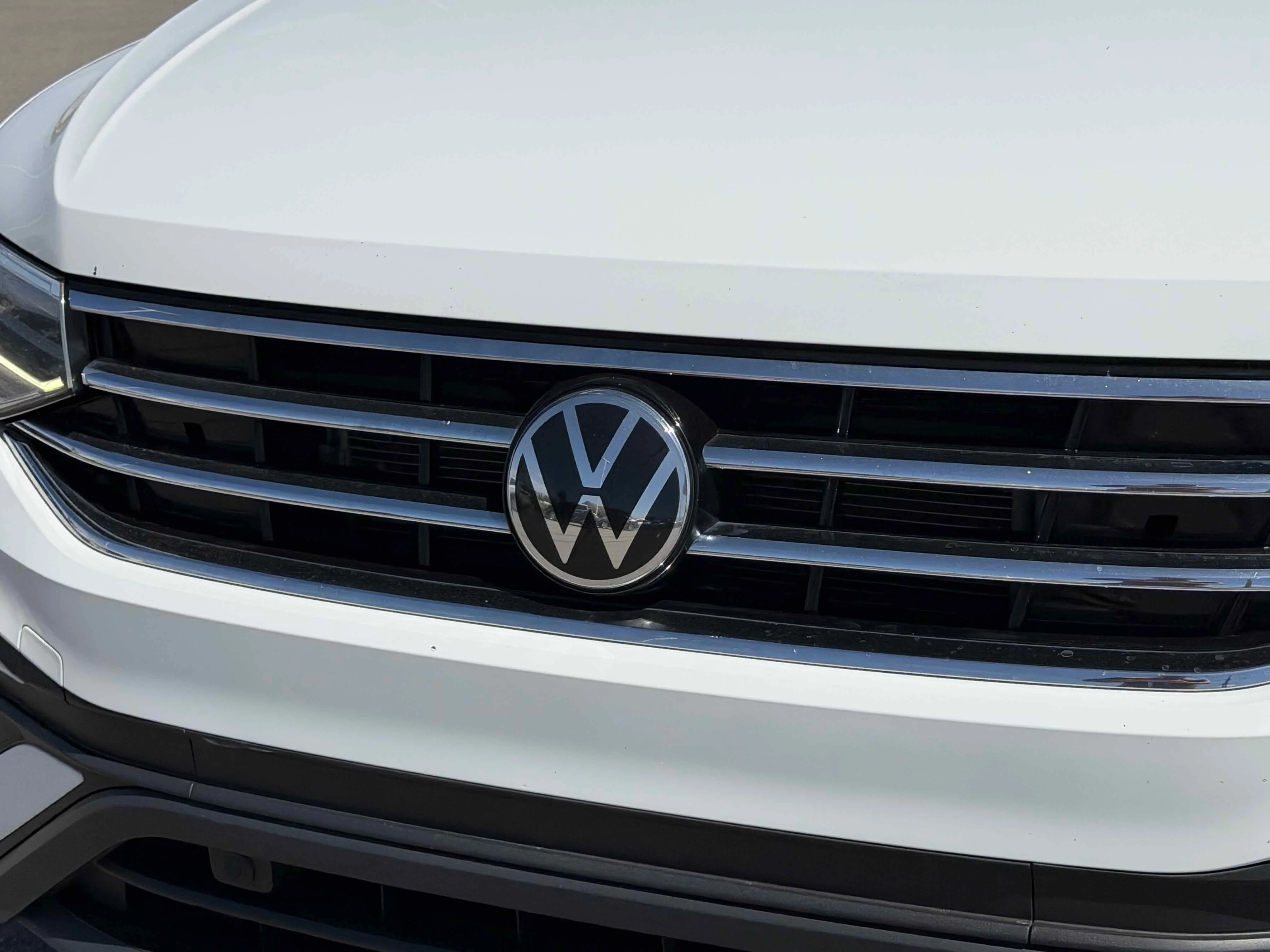 Used 2023 Pure White Volkswagen S image 9