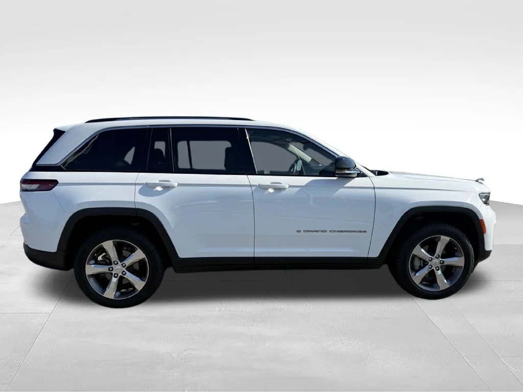 Used 2022 White Jeep Limited image 27