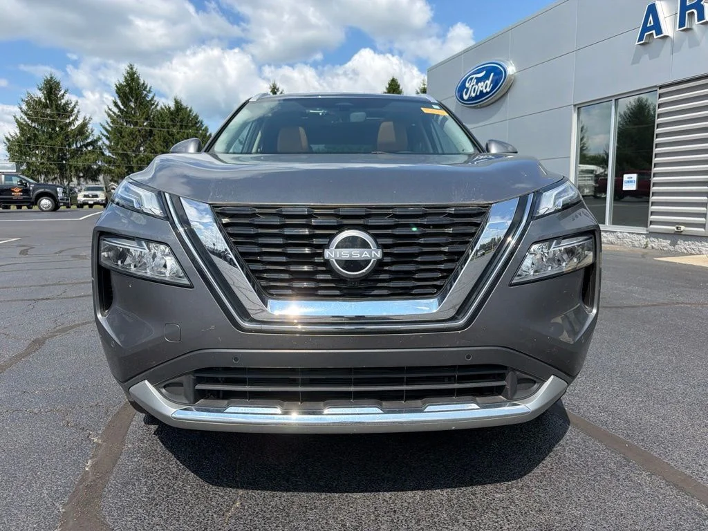 Used 2023 Gray Nissan Platinum image 9