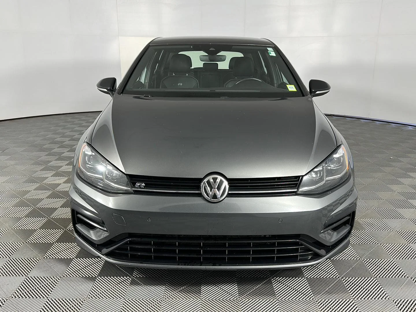 Used 2019 Indium Gray Metallic Volkswagen 4Motion image 2