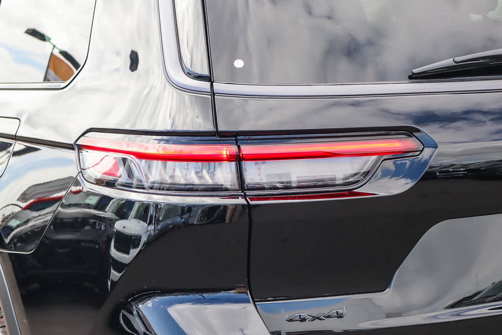 New 2027 High-Gloss Black Paint Jeep Laredo Altitude image 7