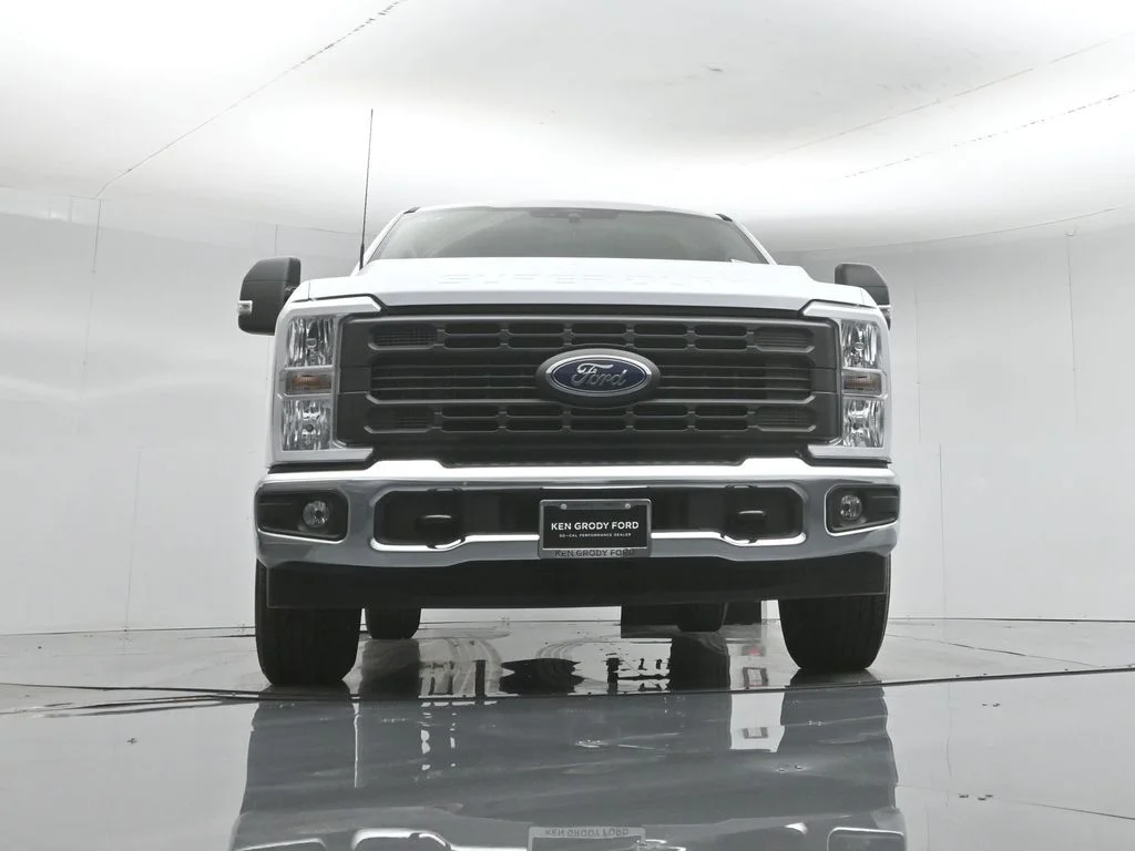 New 2026 Oxford White Ford XL image 40