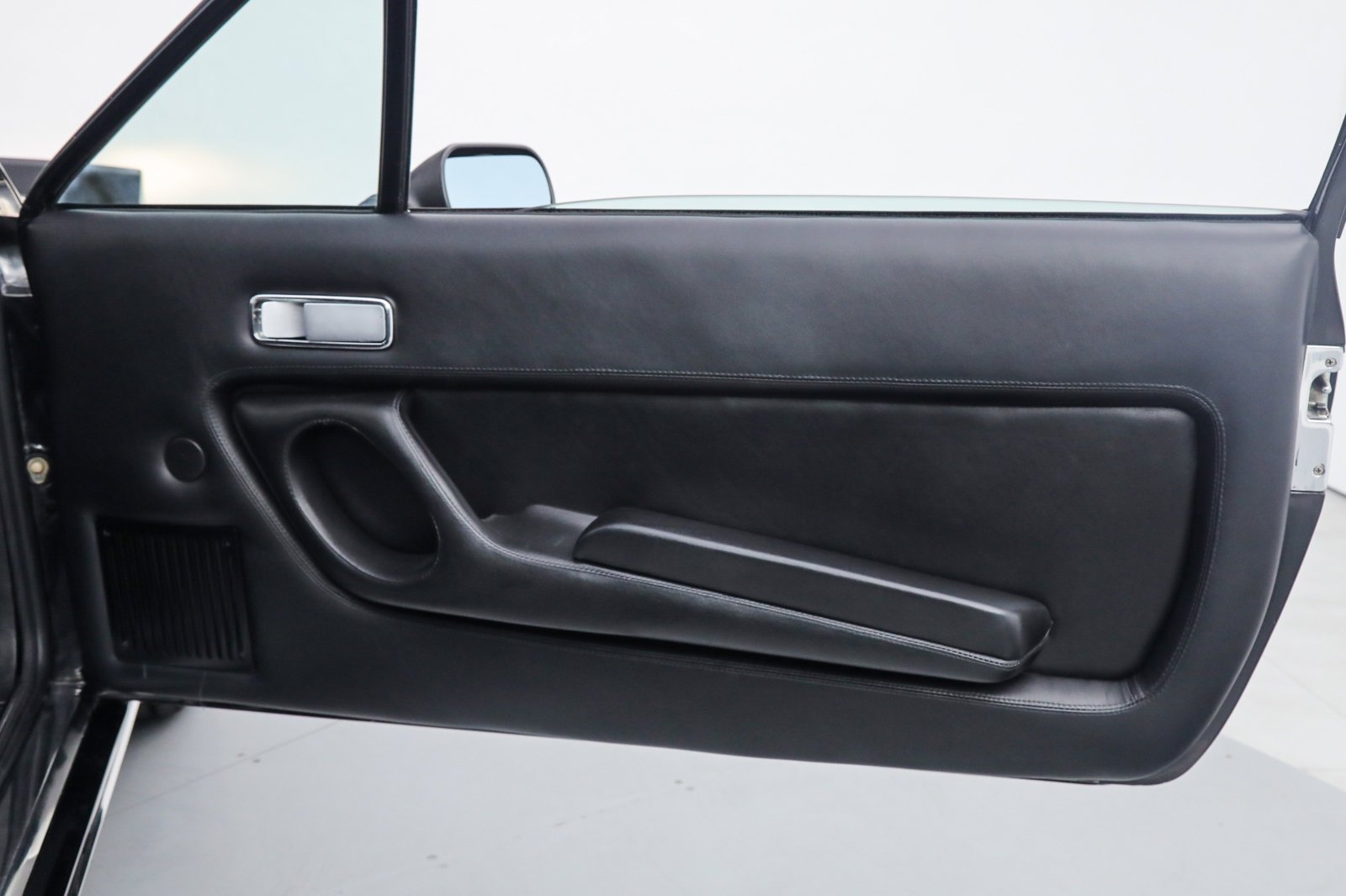 Used 1983 Black Ferrari  image 21
