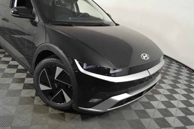 New 2026 Black Hyundai SE image 2