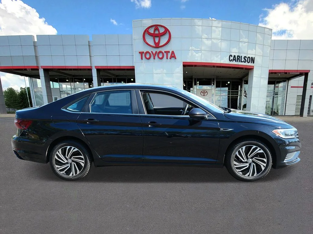 Used 2021 Black Volkswagen SEL image 4