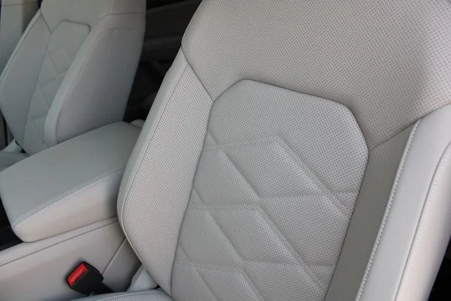 New 2026 White Volkswagen 2.0T SE image 5