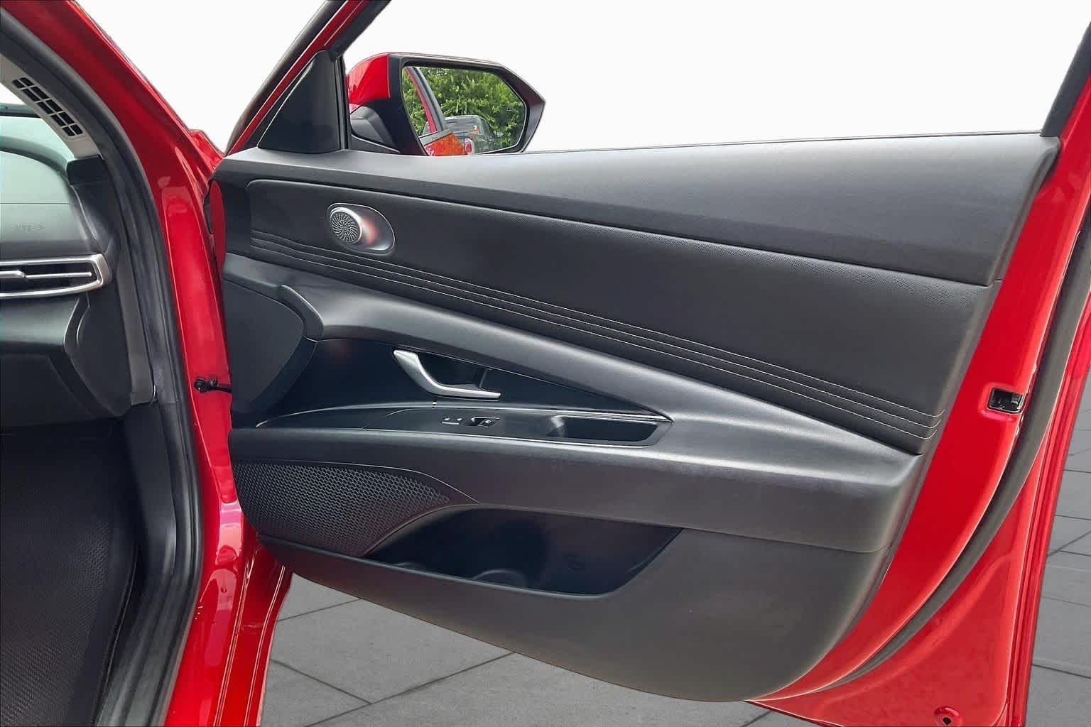 Used 2023 Calypso Red Hyundai SEL image 19
