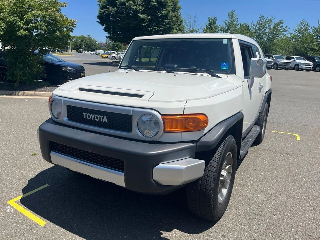 Used 2013 White Toyota Base image 3