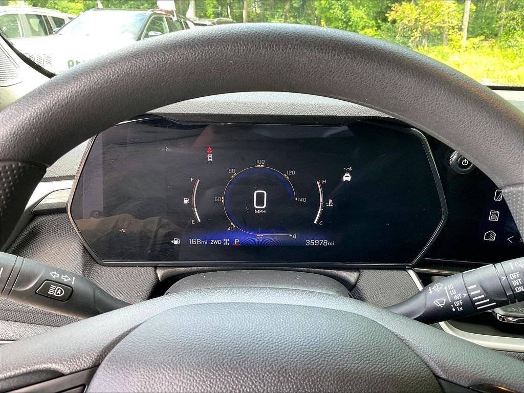 Used 2025 White Chevrolet LT image 15