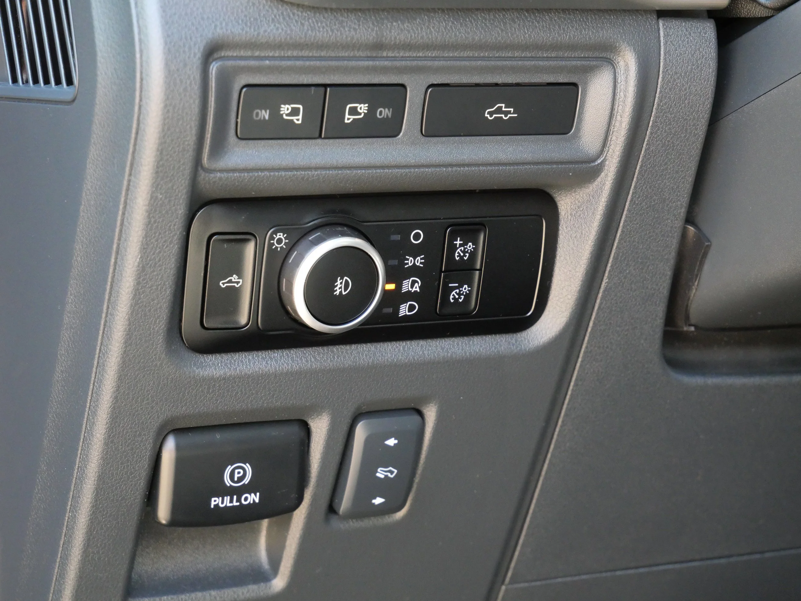 Certified Used 2023 Agate Black Metallic Ford LARIAT image 18