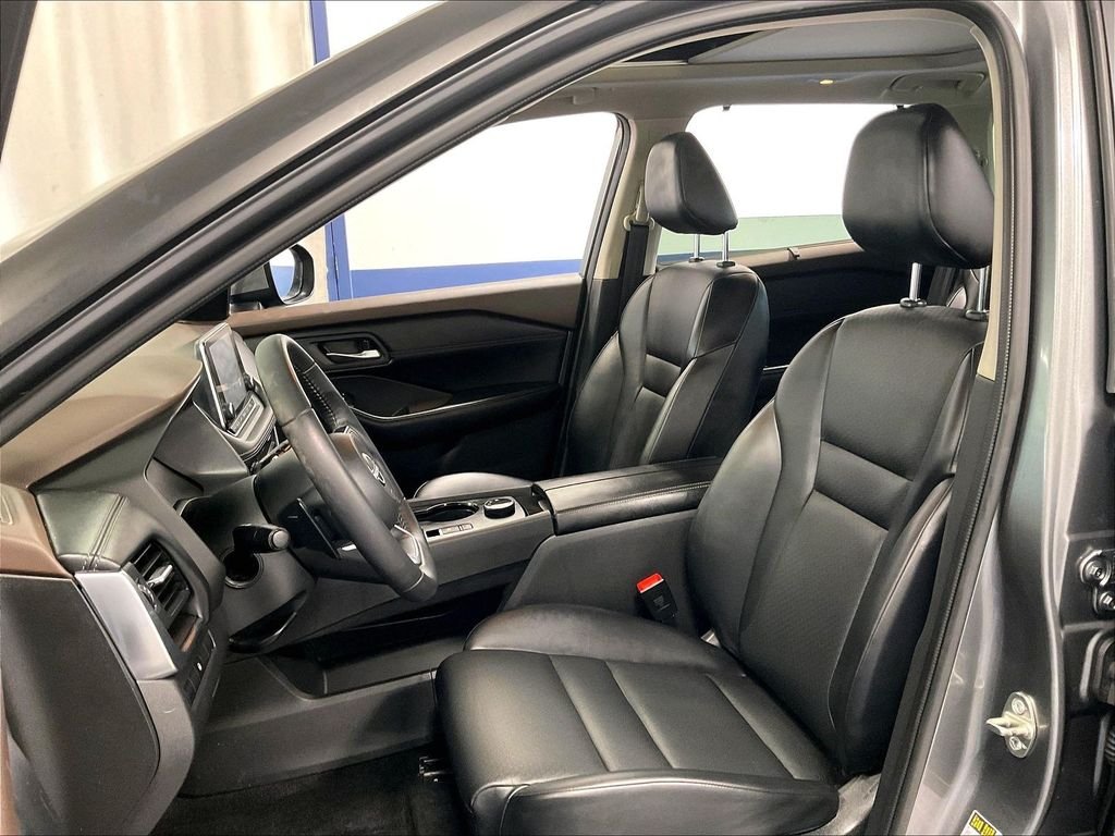 Used 2023 Gray Nissan SV image 10