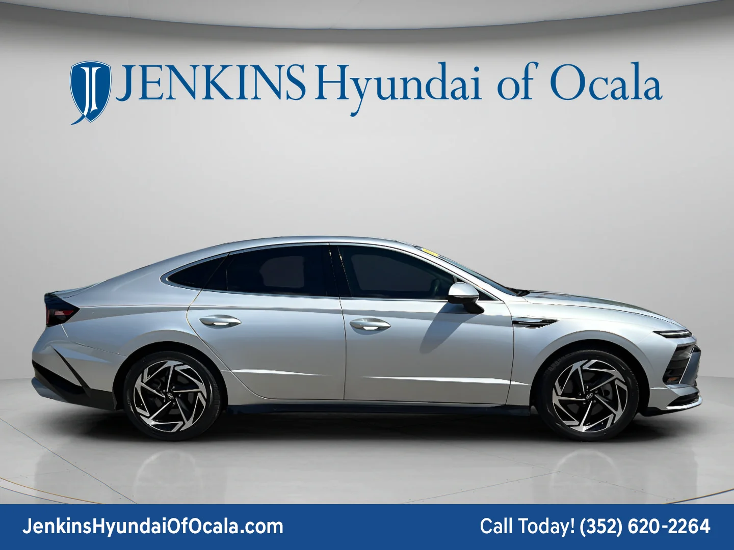 Used 2024 Aero Silver Hyundai SEL image 2