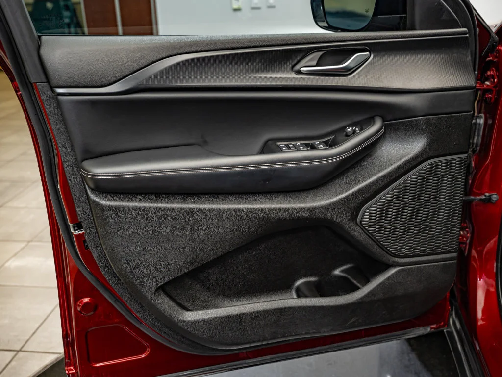 Used 2023 Velvet Red Pearlcoat Jeep Altitude image 19