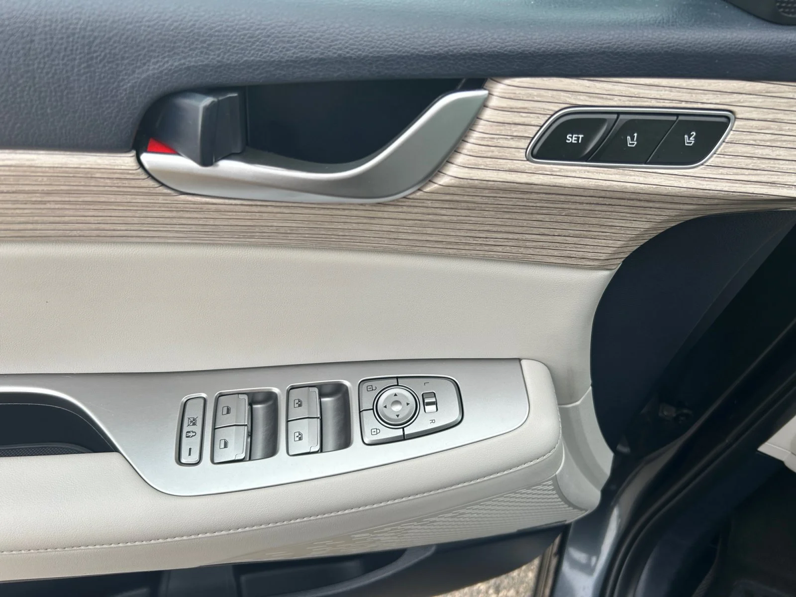 Used 2020 Gray Hyundai Luxury AWD image 17