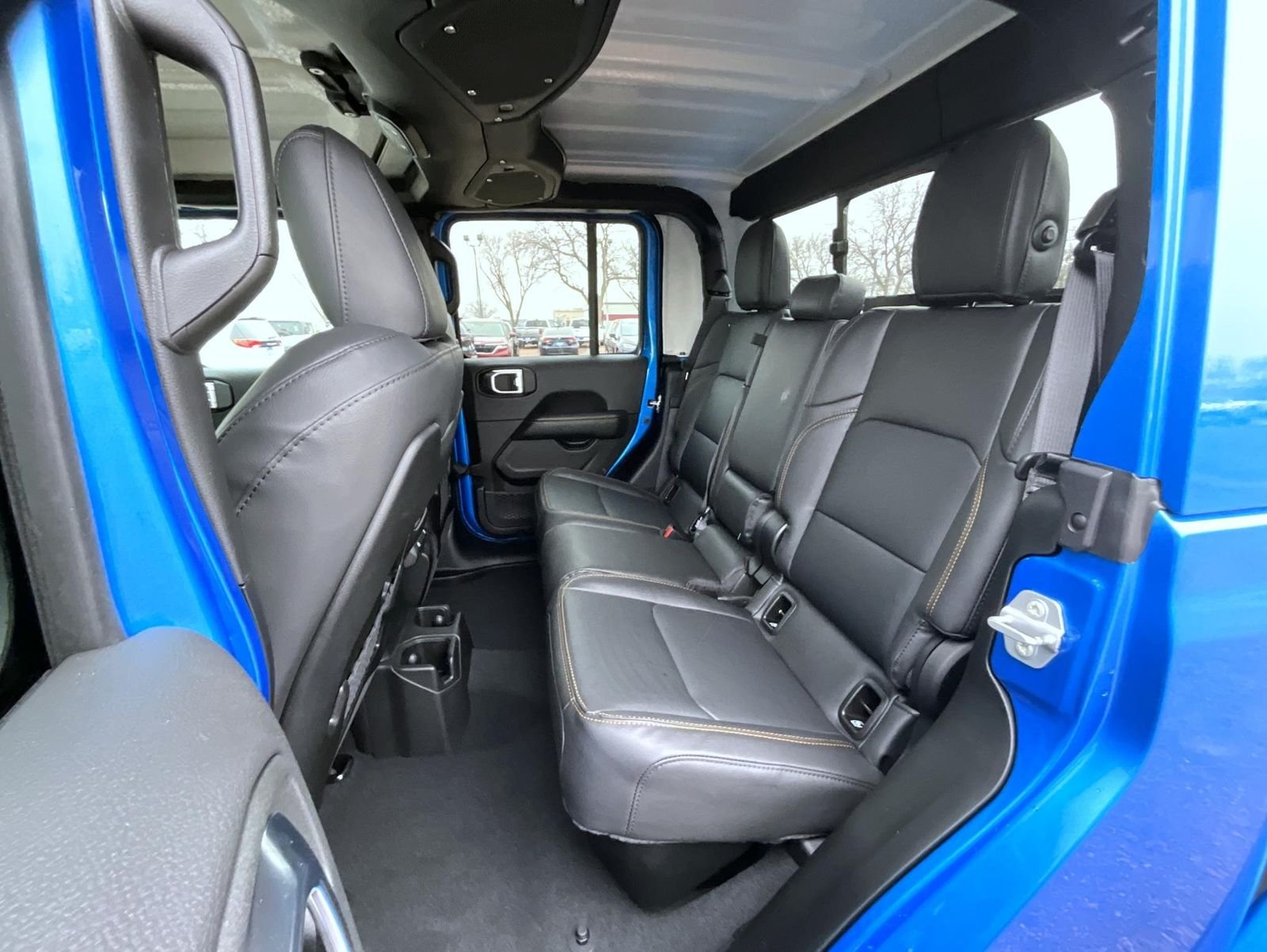 New 2026 Hydro Blue Pearl-Coat Exterior Paint Jeep Sahara image 11