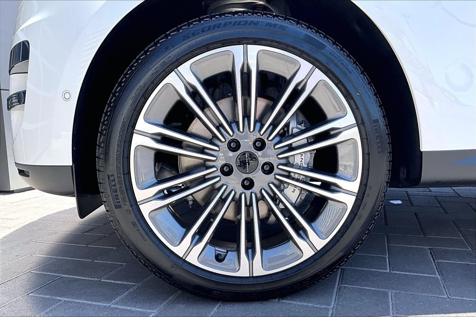 New 2026 Fuji White Land Rover SE image 12