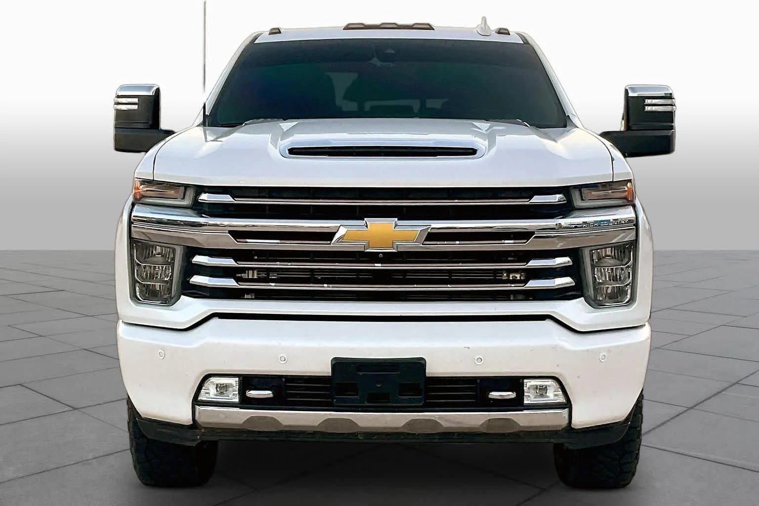 Used 2022 Iridescent Pearl Tricoat Chevrolet High Country image 3