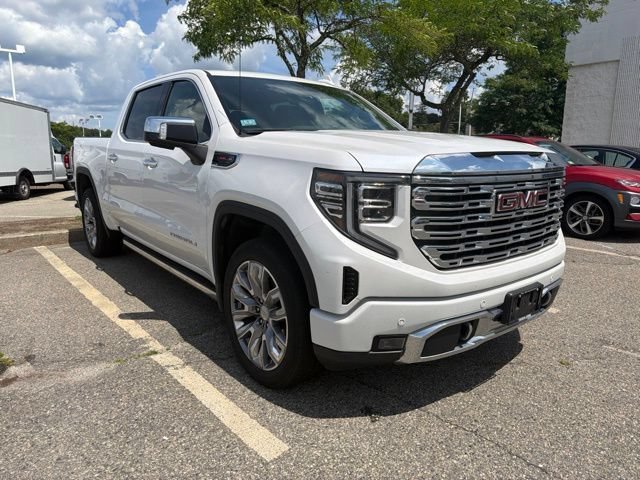 Used 2024 White Frost Tricoat GMC Denali image 4