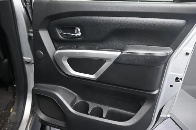 Used 2018 Silver Nissan PRO-4X image 15