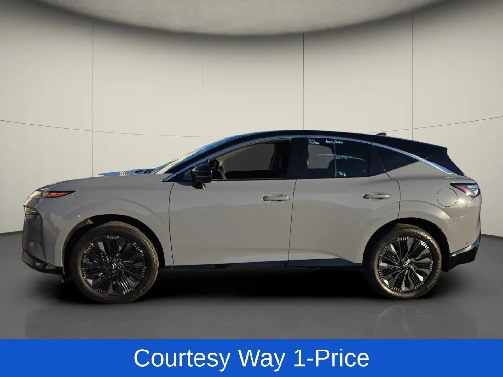 Used 2025 Gray Nissan Platinum image 8