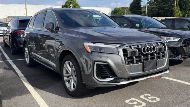 2025 Audi Q7 45 Premium quattro Tiptronic's photo