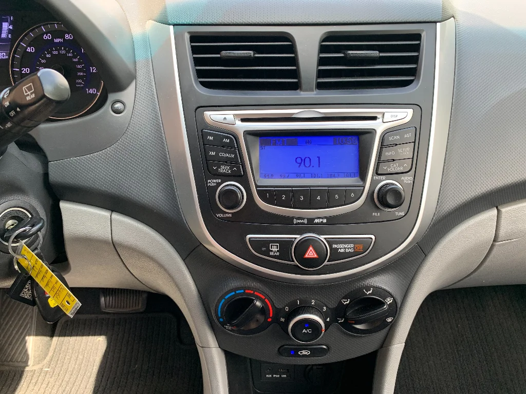 Used 2013 Boston Red Metallic Hyundai GS image 13
