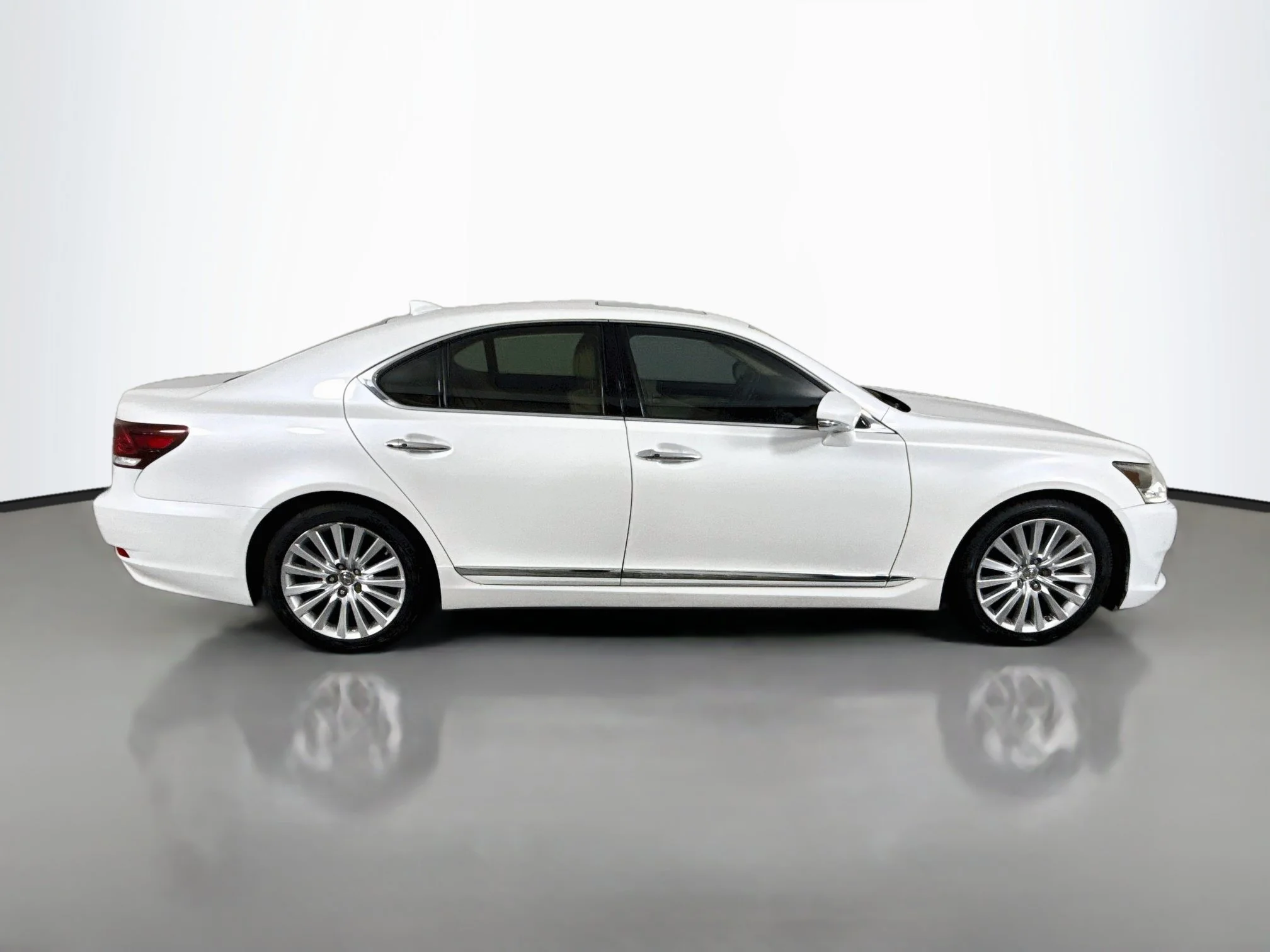 Used 2014 Starfire Pearl Lexus 460 image 8