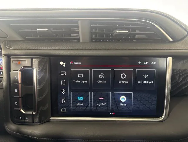 Used 2022 White Frost Tricoat GMC Denali image 16