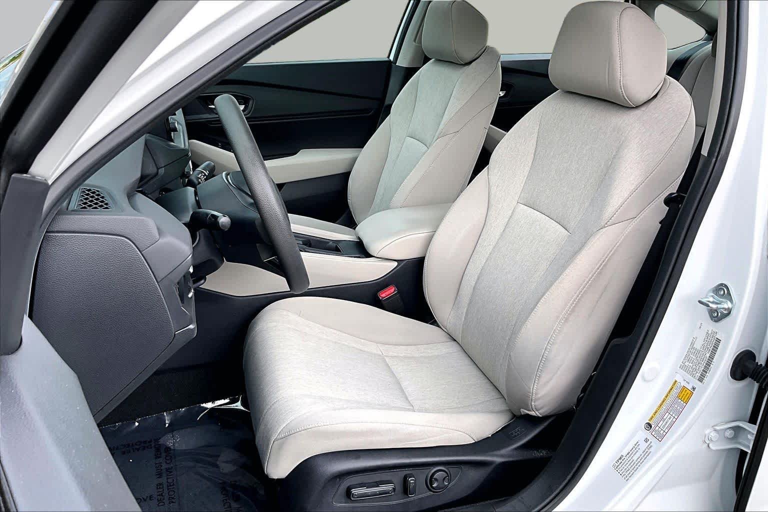 Used 2023 Platinum White Pearl Honda EX image 8