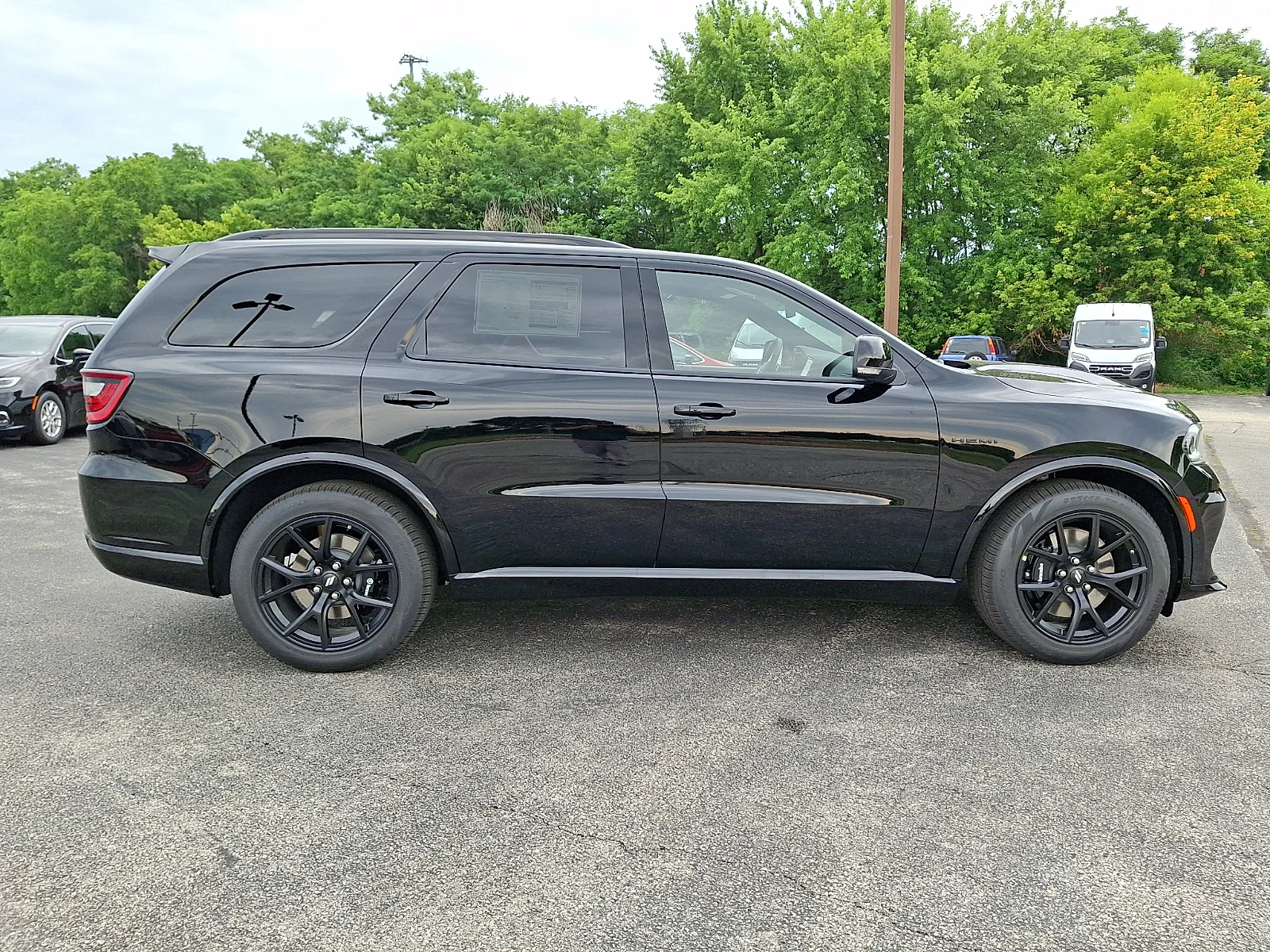 New 2026 Diamond Black Clear-Coat Exterior Paint Dodge GT Premium HEMI V8 image 9