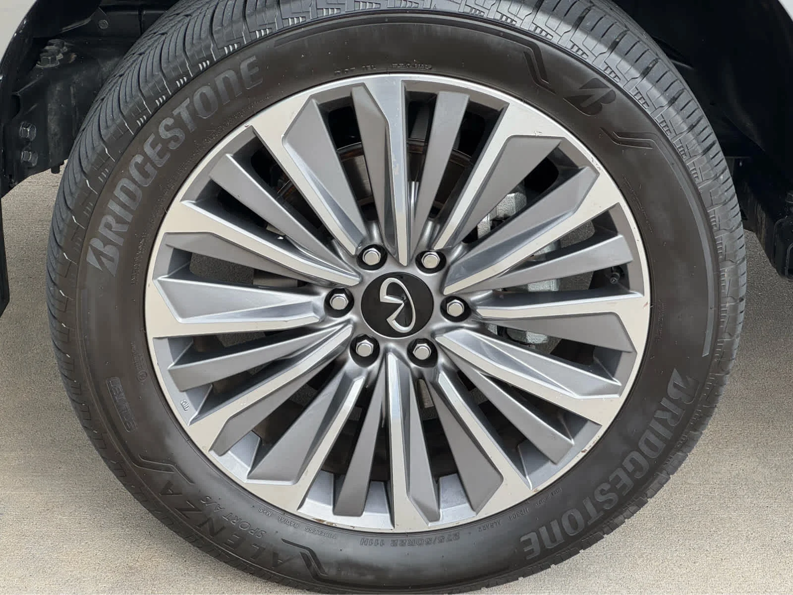 2025 INFINITI QX80 Sensory 4WD - Photo 11