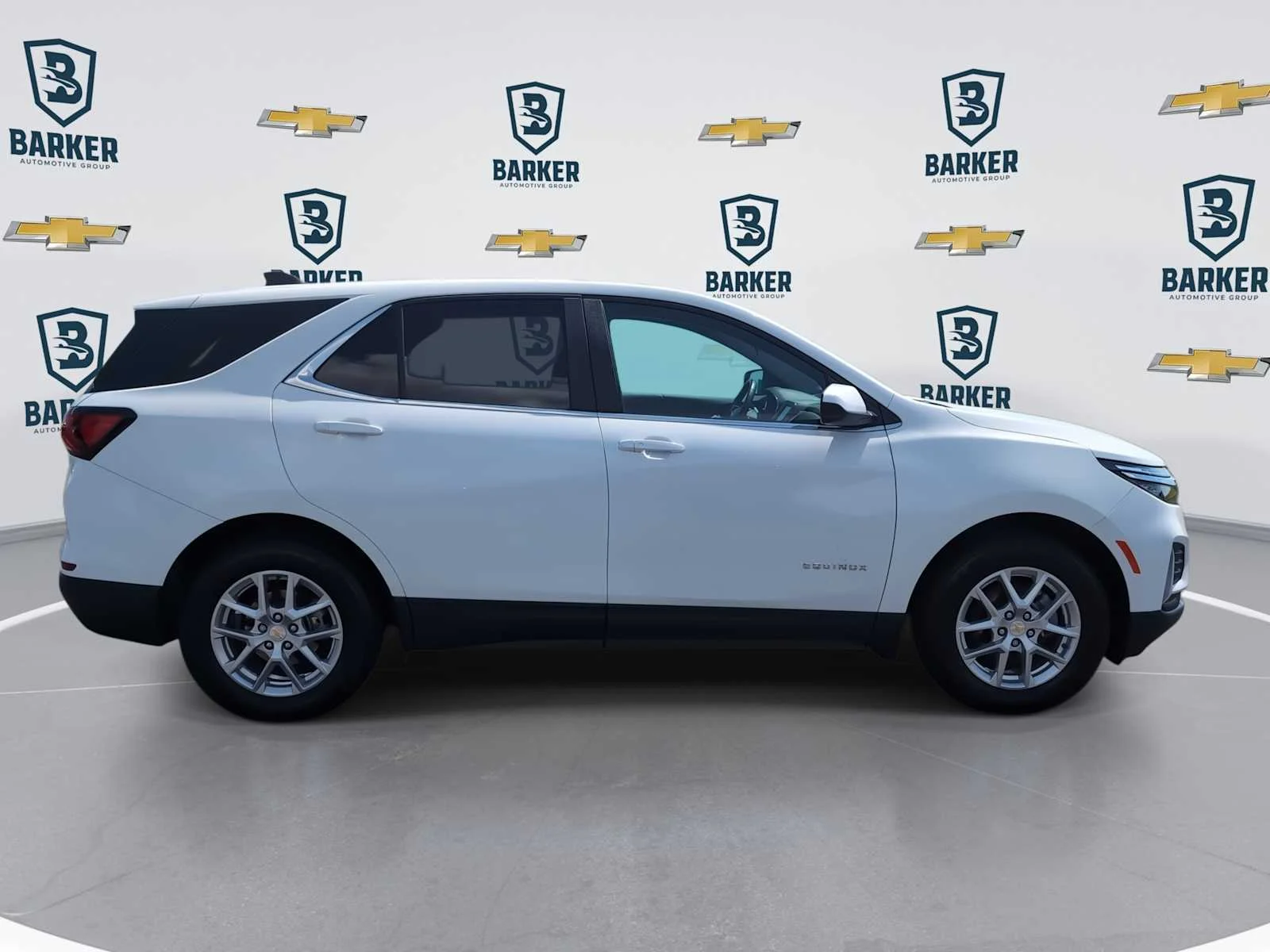 Used 2024 Summit White Chevrolet LT image 9