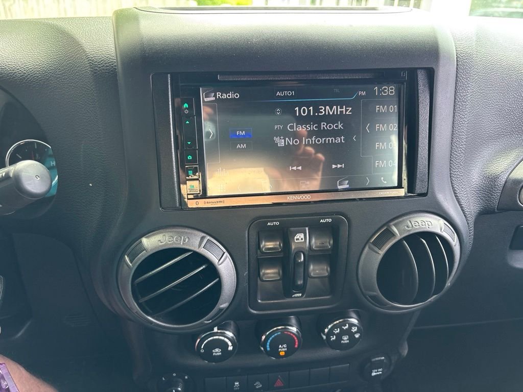 Used 2017 Gray Jeep Unlimited Sport image 17