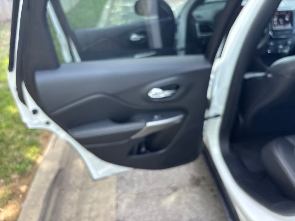 Certified Used 2021 White Jeep Latitude Lux image 39