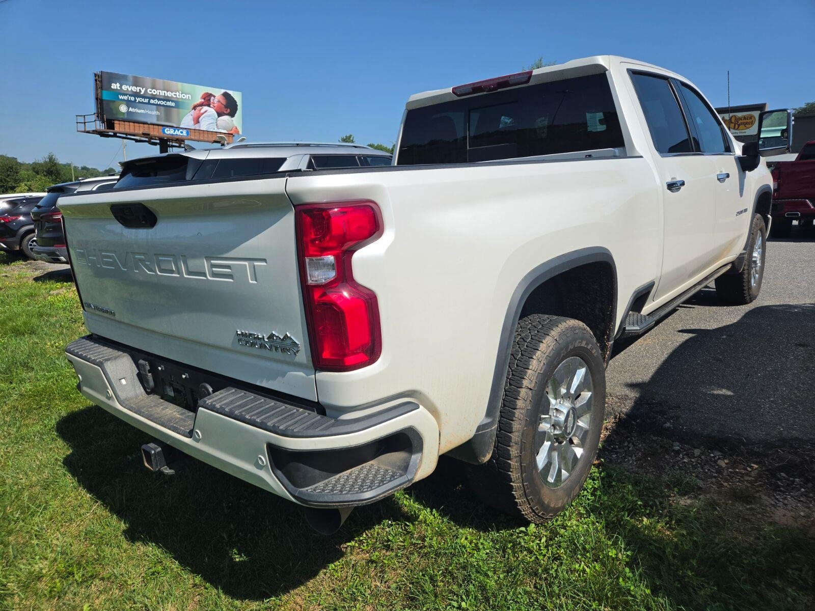 Used 2023 IRIDESCENT PEARL TRICOAT Chevrolet High Country image 8