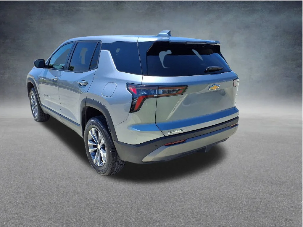Used 2025 Gray Chevrolet LT image 5