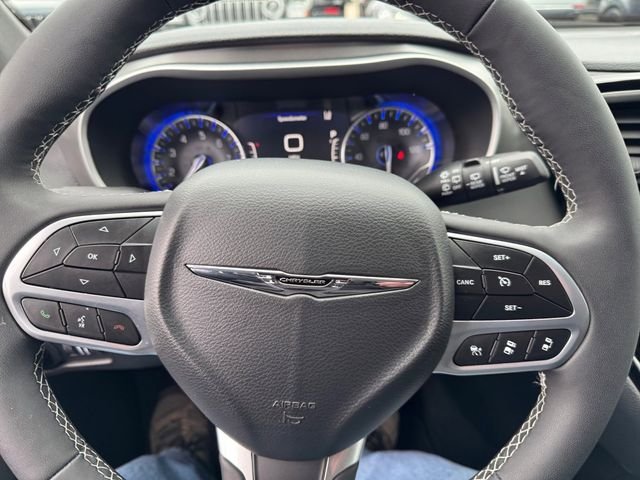 Used 2025 Black Chrysler Select image 23