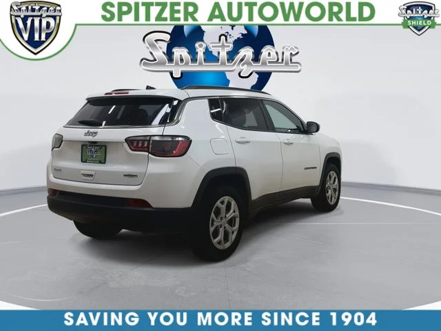 Used 2024 White Jeep Latitude image 10