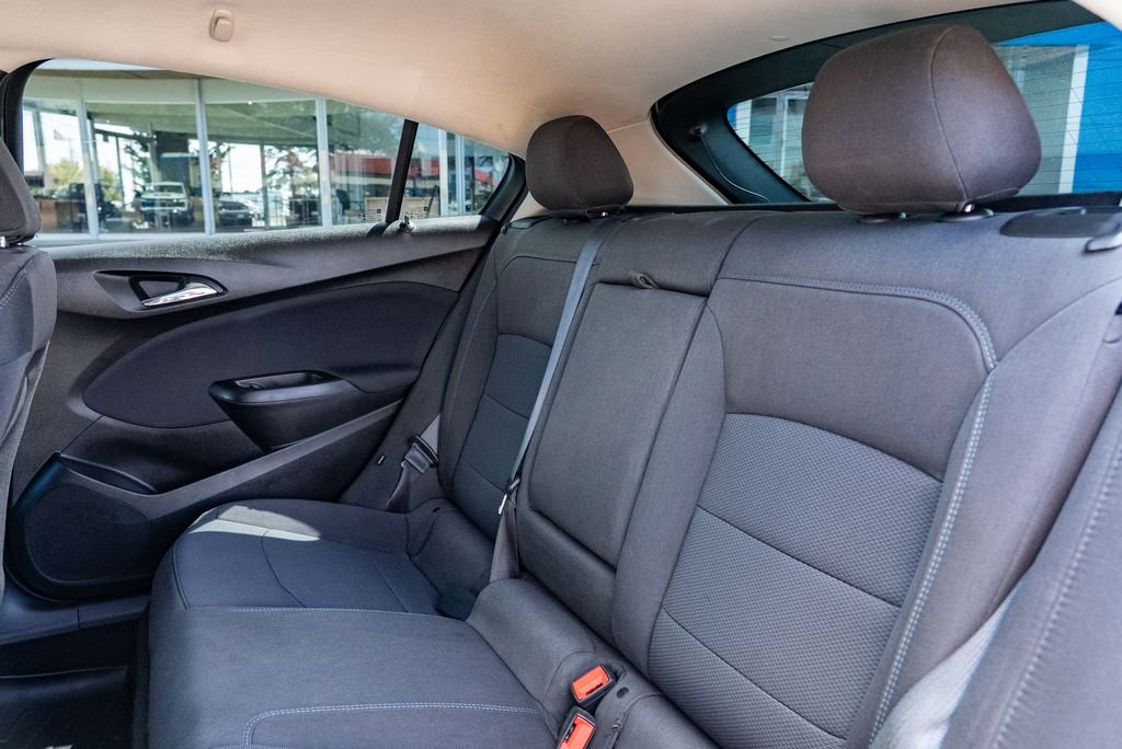 Used 2018 Summit White Chevrolet LT image 24