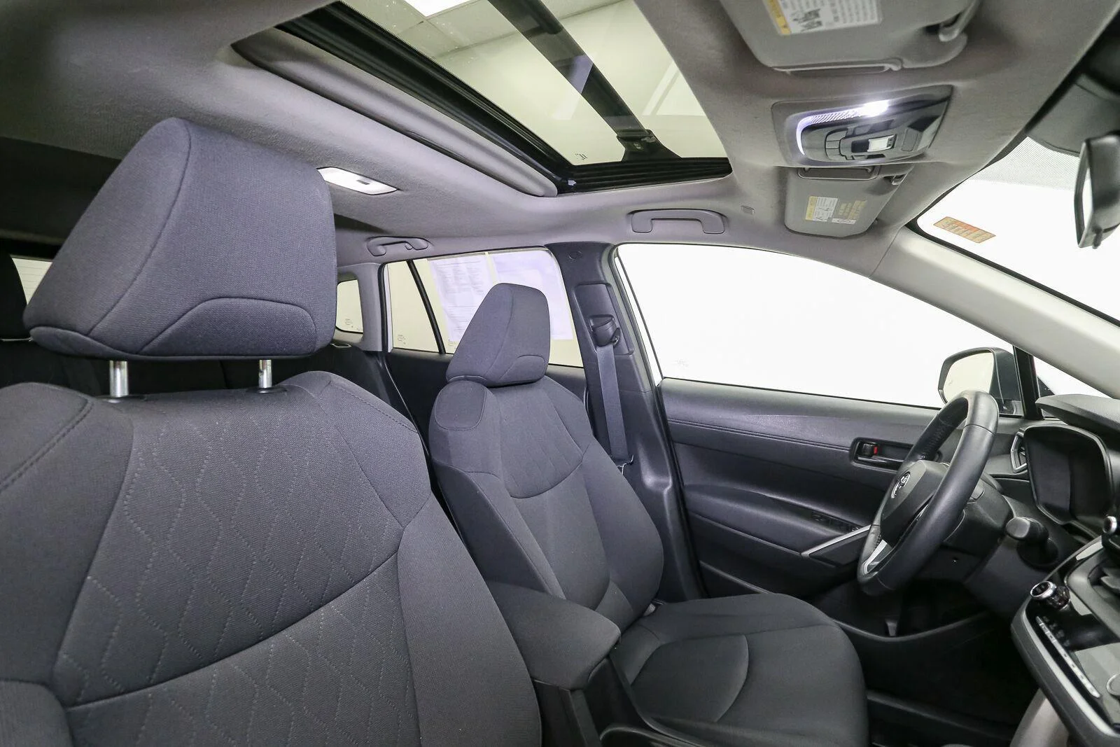 Used 2022 Wind Chill Pearl Toyota LE image 20