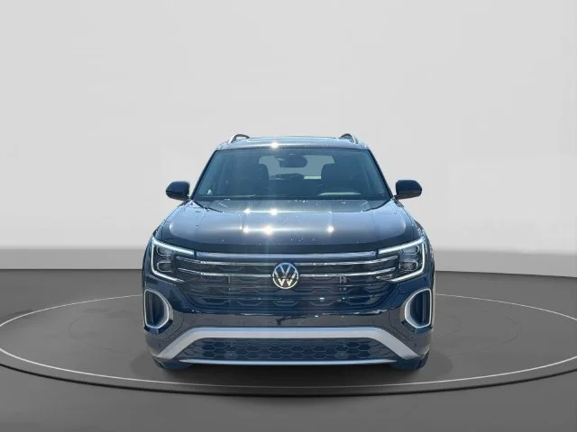 2026 Volkswagen Atlas photo 2