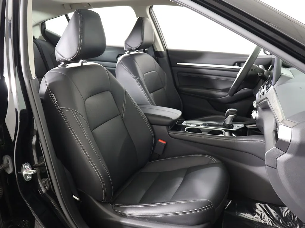 Used 2023 Black Nissan 2.5 SL image 33