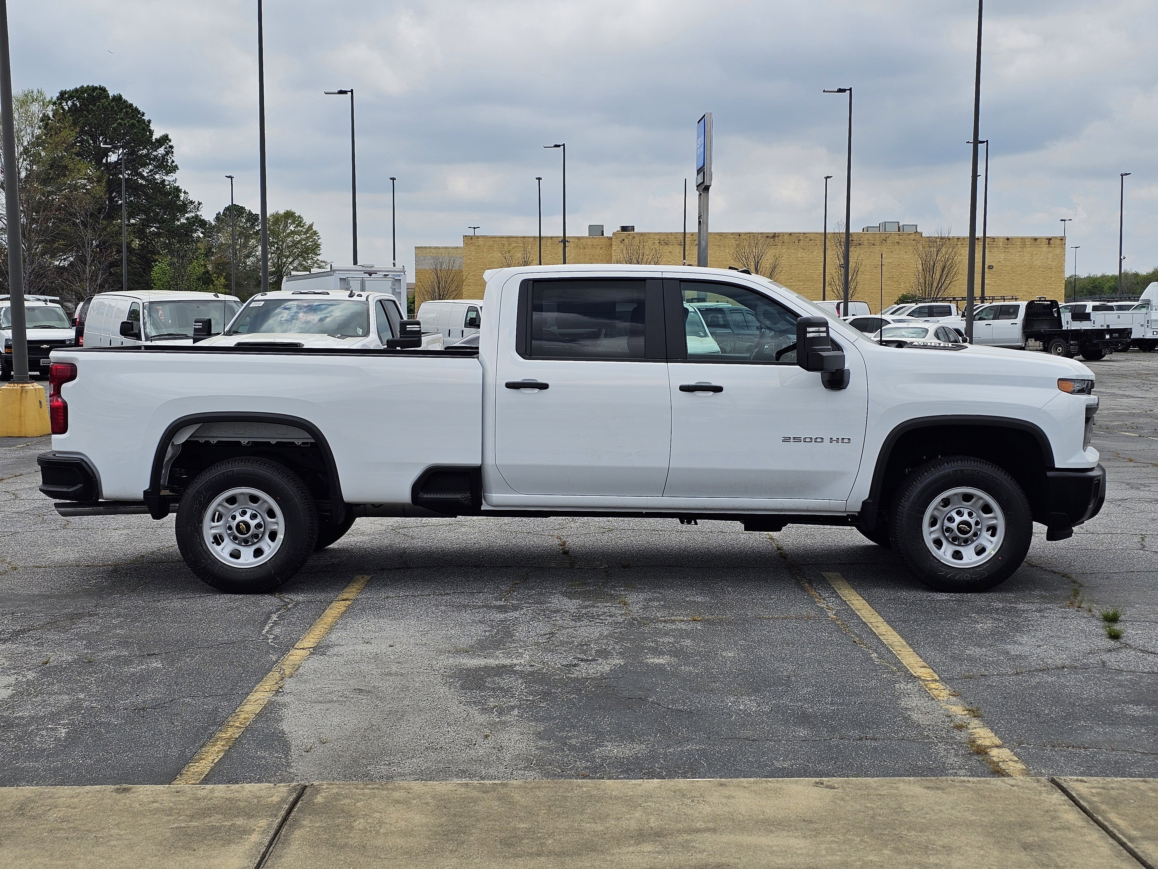 New 2026 Summit White Chevrolet WT image 10