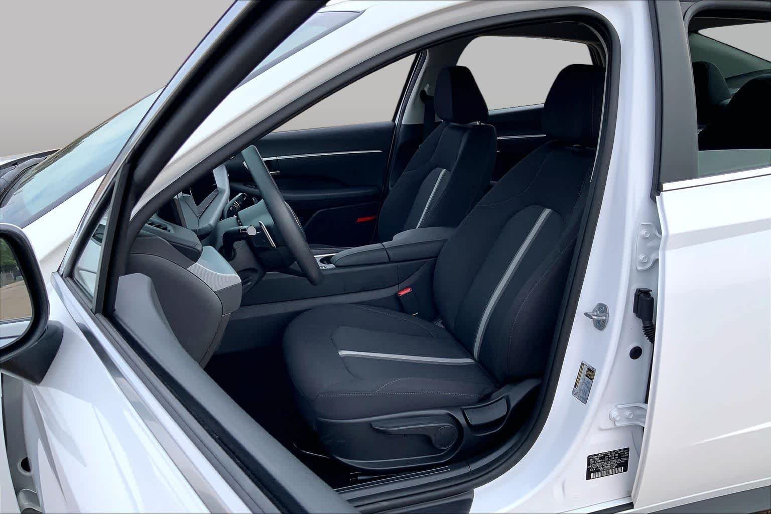 Used 2026 Serenity White Hyundai Blue image 8