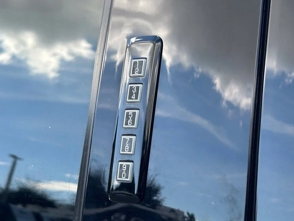 Used 2022 Blue Metallic Ford King Ranch image 19