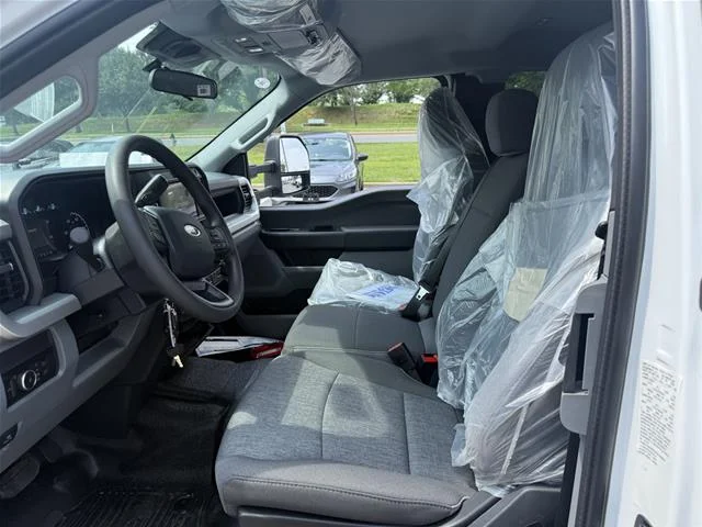 New 2026 Oxford White Ford F-350® XL image 18