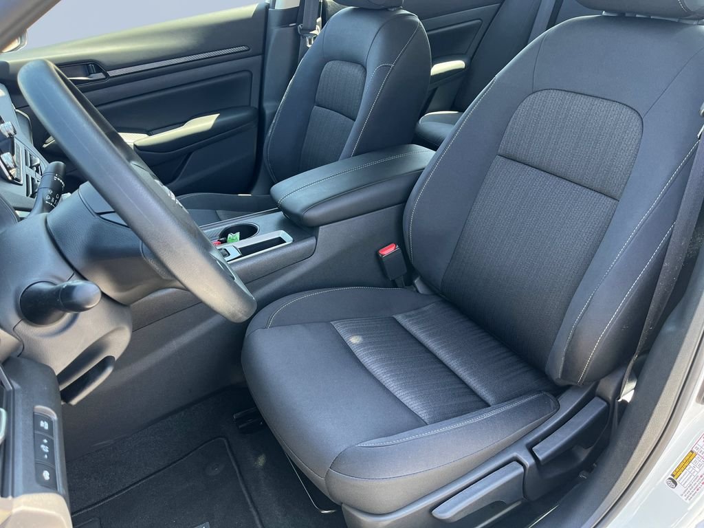 Used 2025 Glacier White Nissan 2.5 S image 11