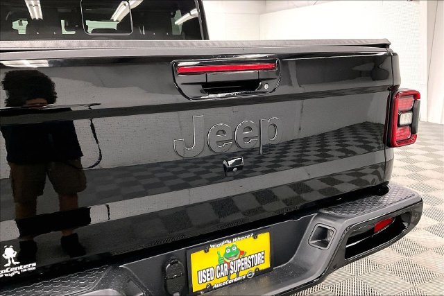 Used 2021 Black Clearcoat Jeep High Altitude image 9