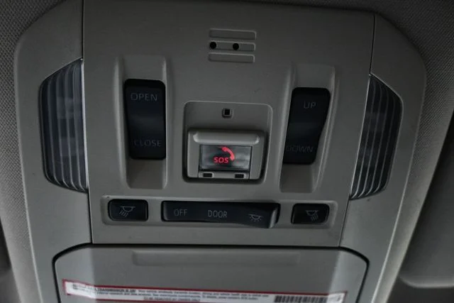 Used 2021  Toyota XLE image 21