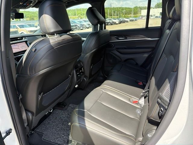 New 2026 Silver Zynith Exterior Paint Jeep  image 9
